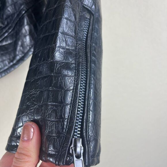 ModCloth Crocodile faux leather moto jacket cropped black color size Medium - Picture 5 of 10